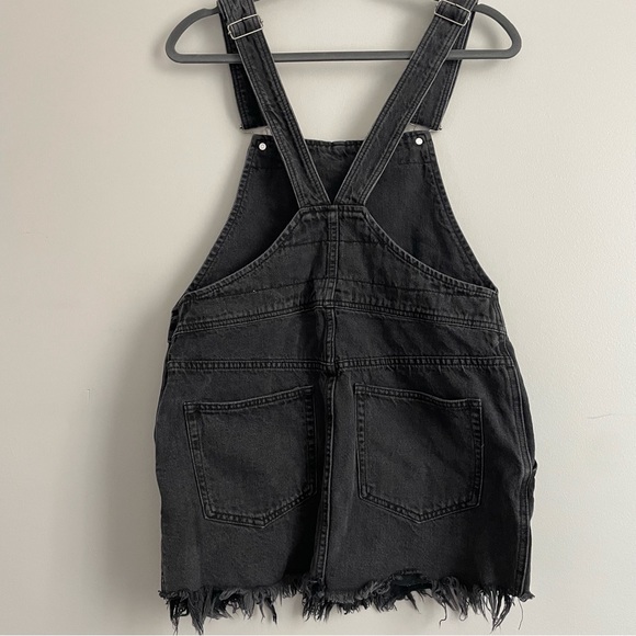 Free People Overall Denim Dress. Raw hem. Size 4 - Picture 2 of 6
